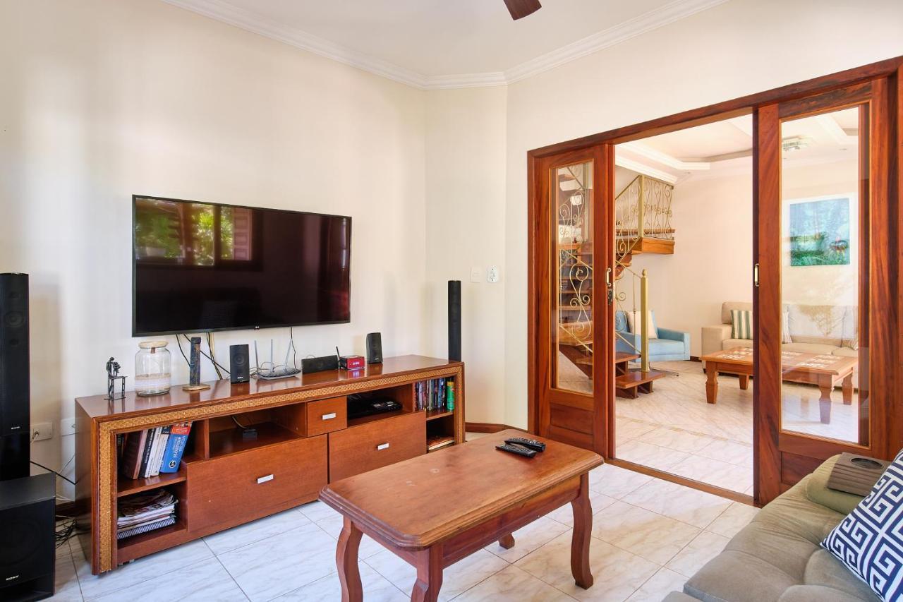Вилла Casa Petunia Com Ar E Piscina Perto Do Centro Парати Экстерьер фото